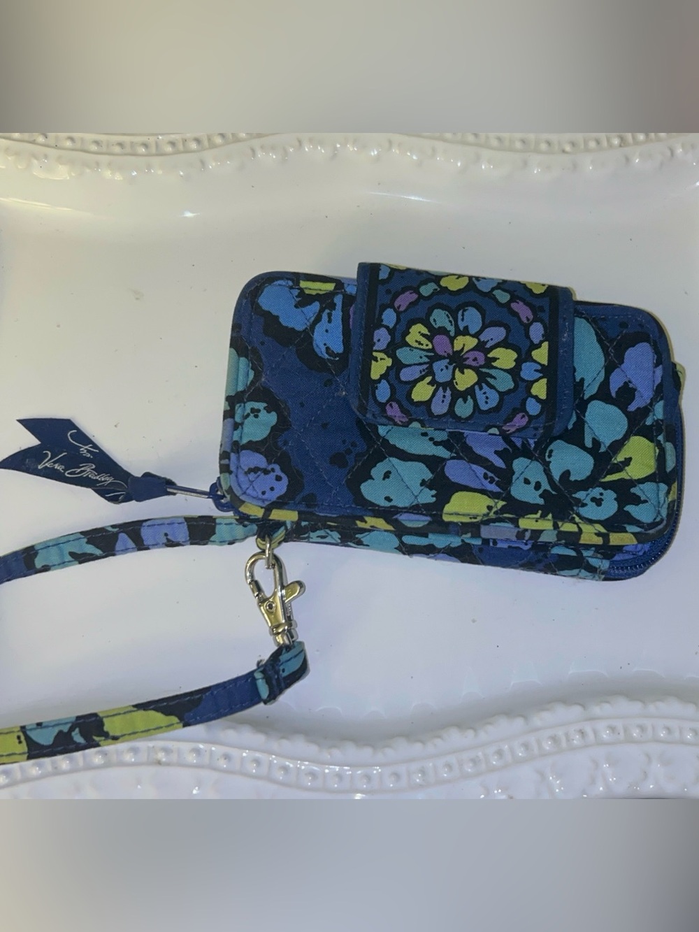Vera Bradley Smartphone Wristlet in the Indigo Pop floral pattern